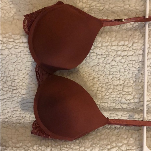 (2) Bras - Picture 3 of 5